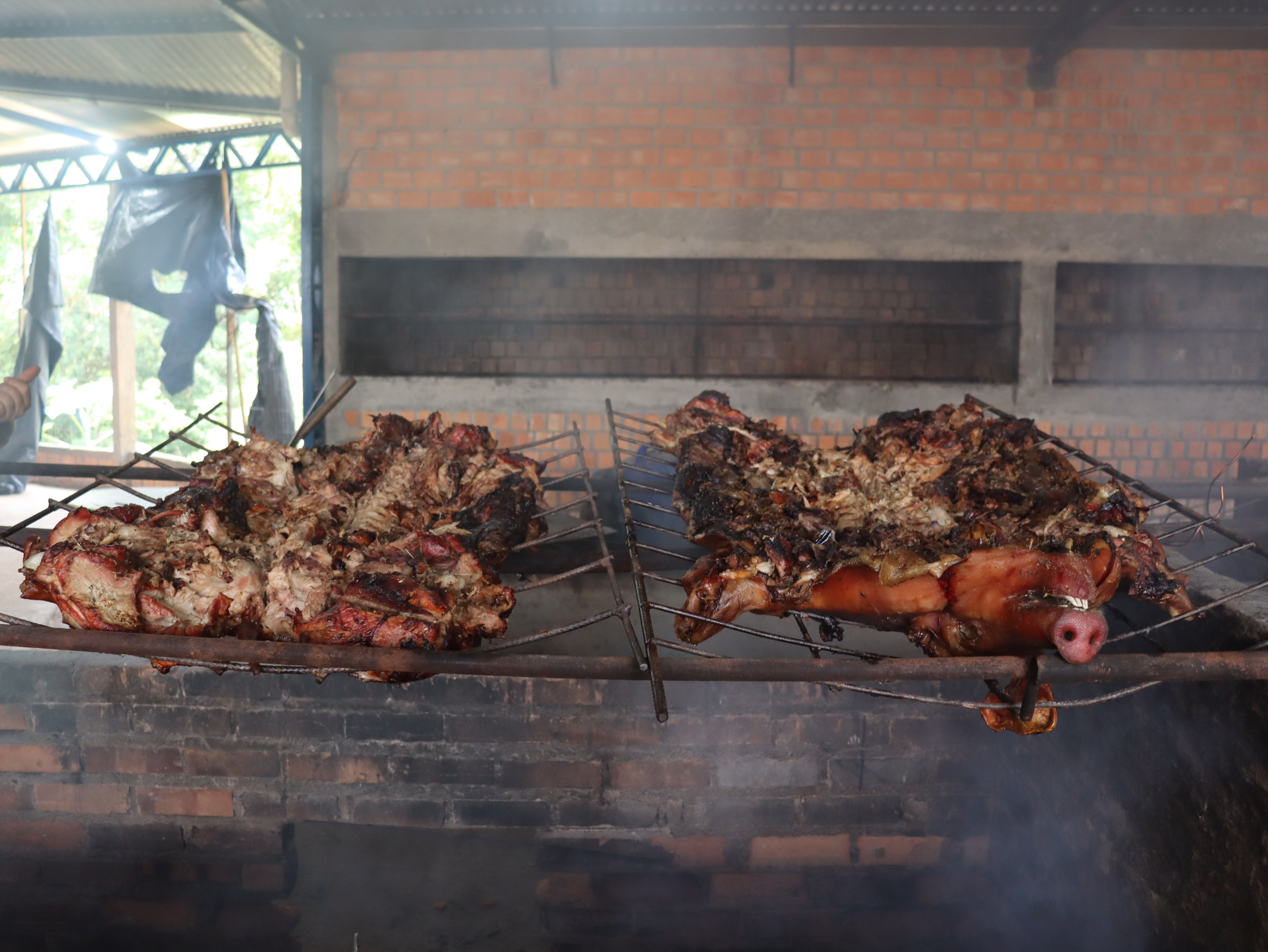Mais de 400 pessoas participam do tradicional Almoço de Porco à Paraguaia