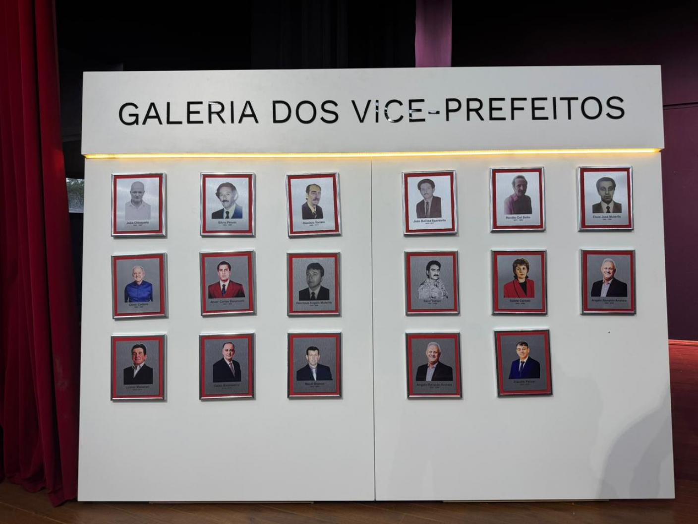 Maximiliano de Almeida inaugura Galeria dos Vice-Prefeitos na Casa de Cultura