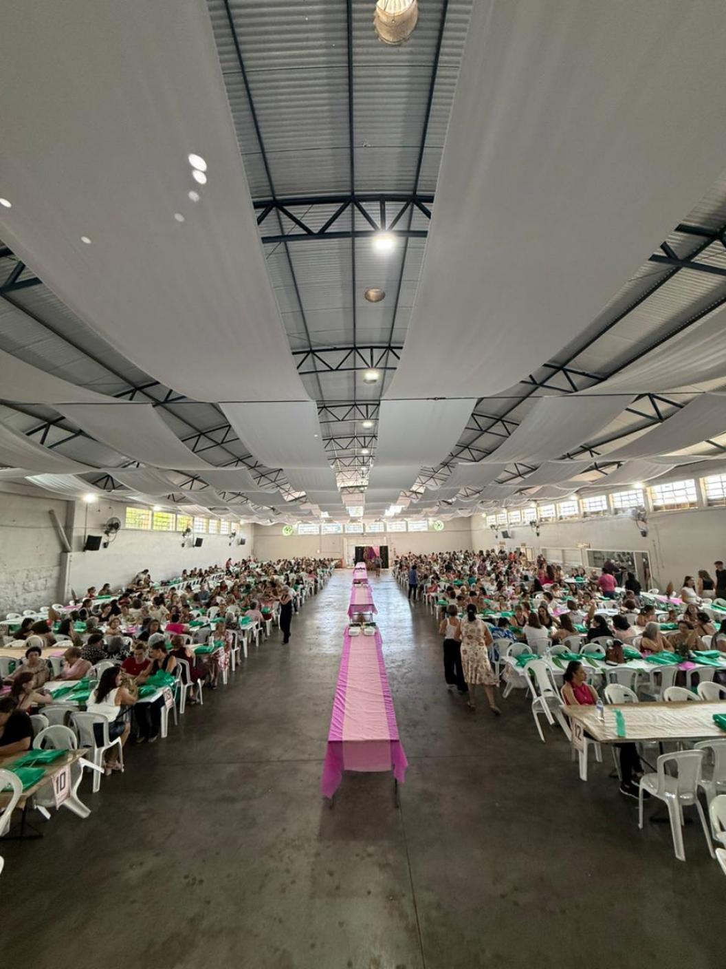 Almoço em homenagem às mulheres é marcado por grande participação e momentos especiais