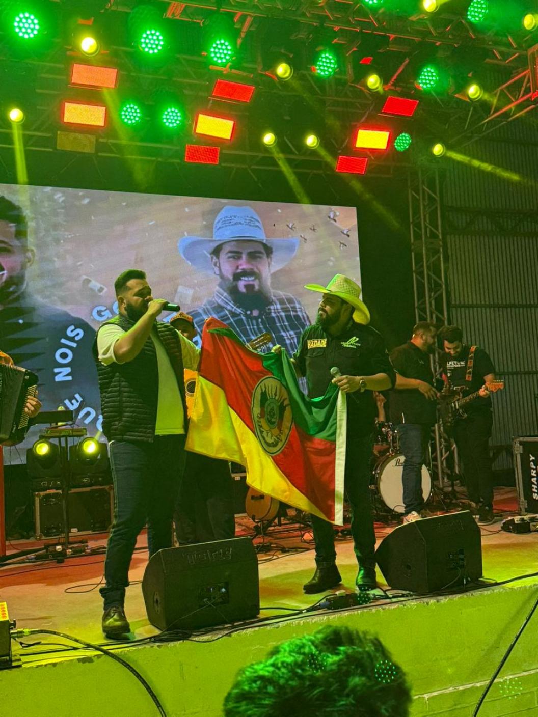 Festas marcam comemoração dos 64 anos de Maximiliano de Almeida com grande público