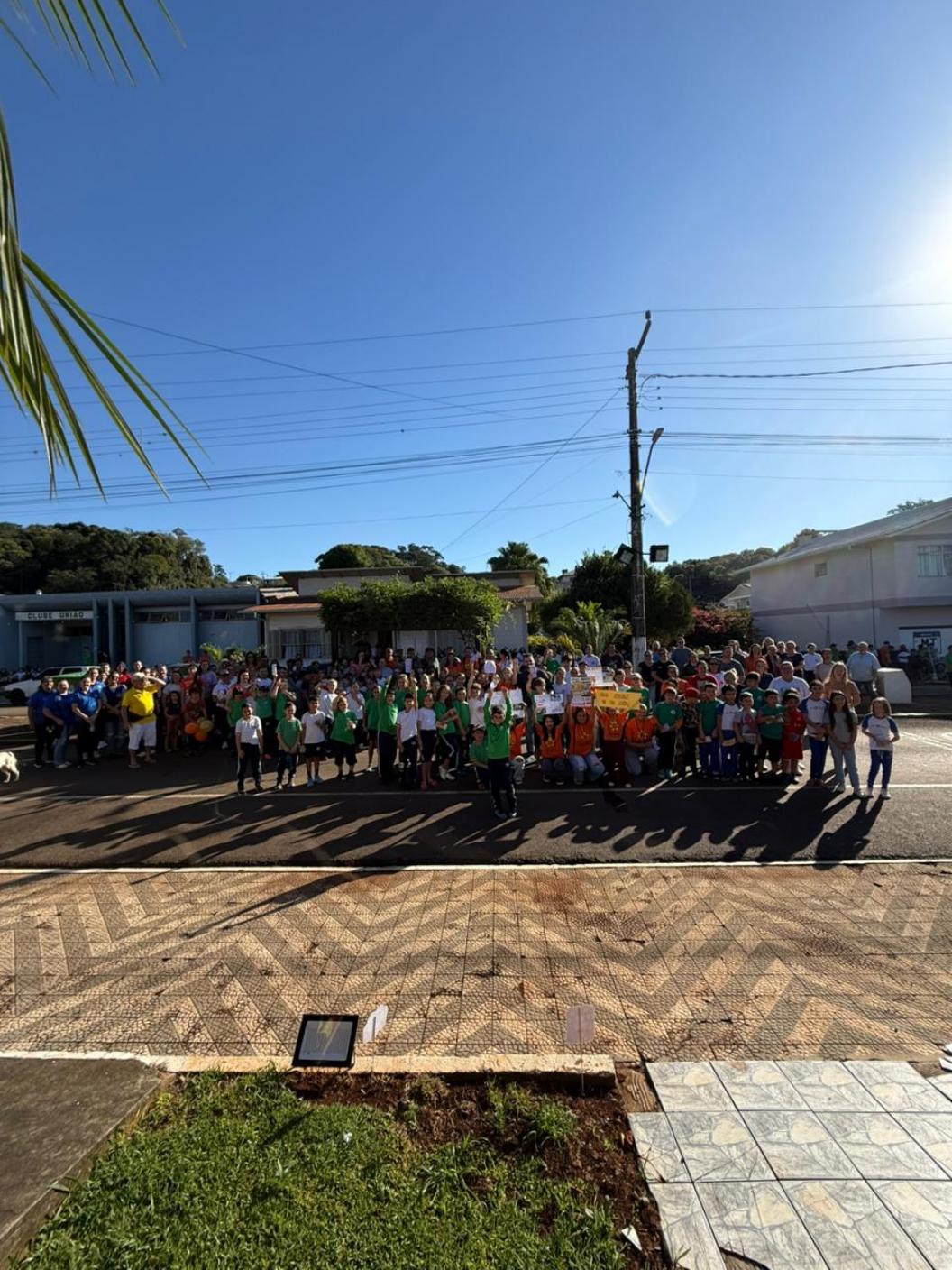 Caminhada Cultural marca mobilização pelo Maio Laranja em Maximiliano de Almeida